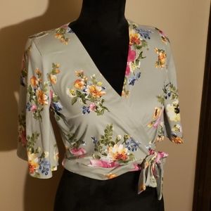 Short sleeve crop top.